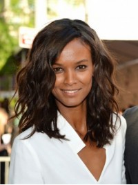 Liya Kebede Medium Wavy Synthetic Capless Wigs With Side Bangs 14 Inches
